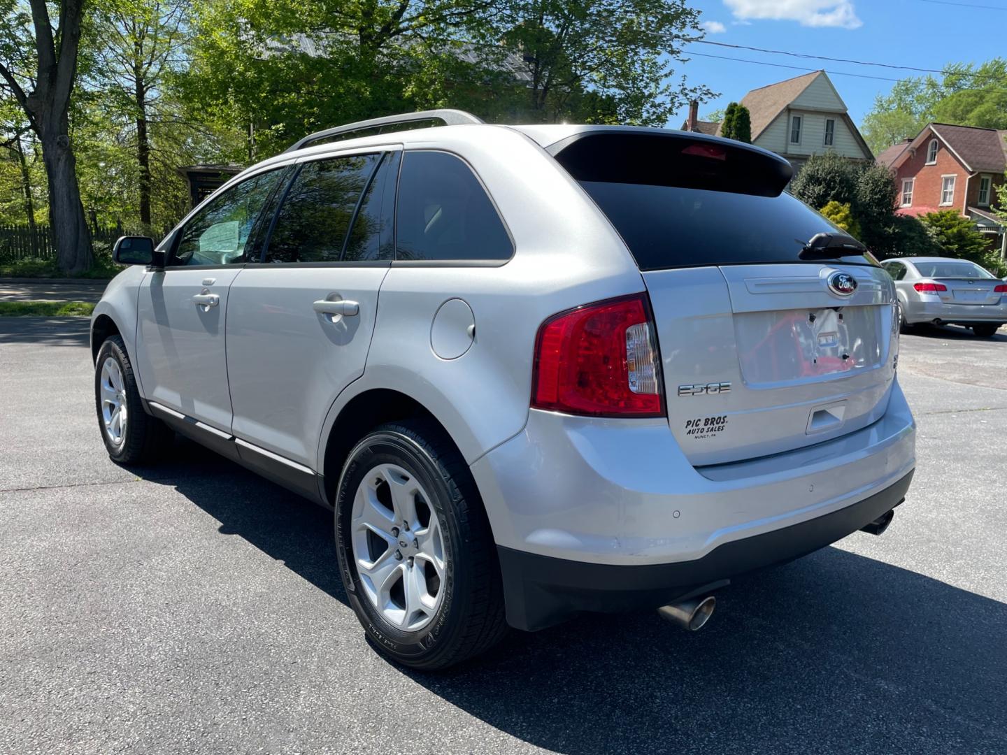 2014 silver Ford Edge SEL AWD (2FMDK4JCXEB) with an 3.5L V6 DOHC 24V engine, 6-Speed Automatic transmission, located at 101 N. Main Street, Muncy, PA, 17756, (570) 546-5462, 41.207691, -76.785942 - Photo#2